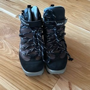 Xc woman’s ski boots